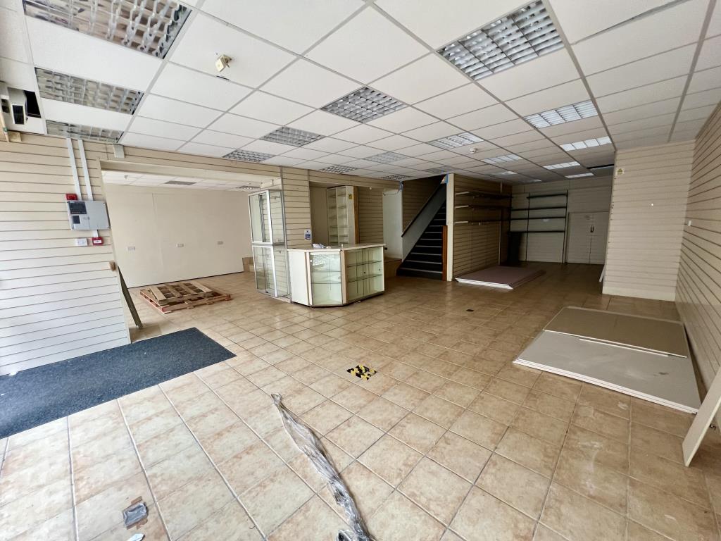 Lot: 109 - PROPERTY WITH CONSENT FOR CONVERSION INTO TWO RETAIL UNITS AND THREE FLATS -